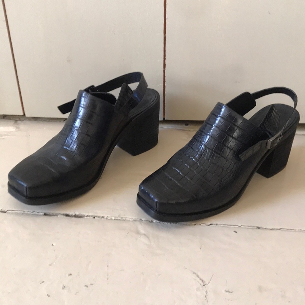 Intentionally Blank Honcho Clogs size 8